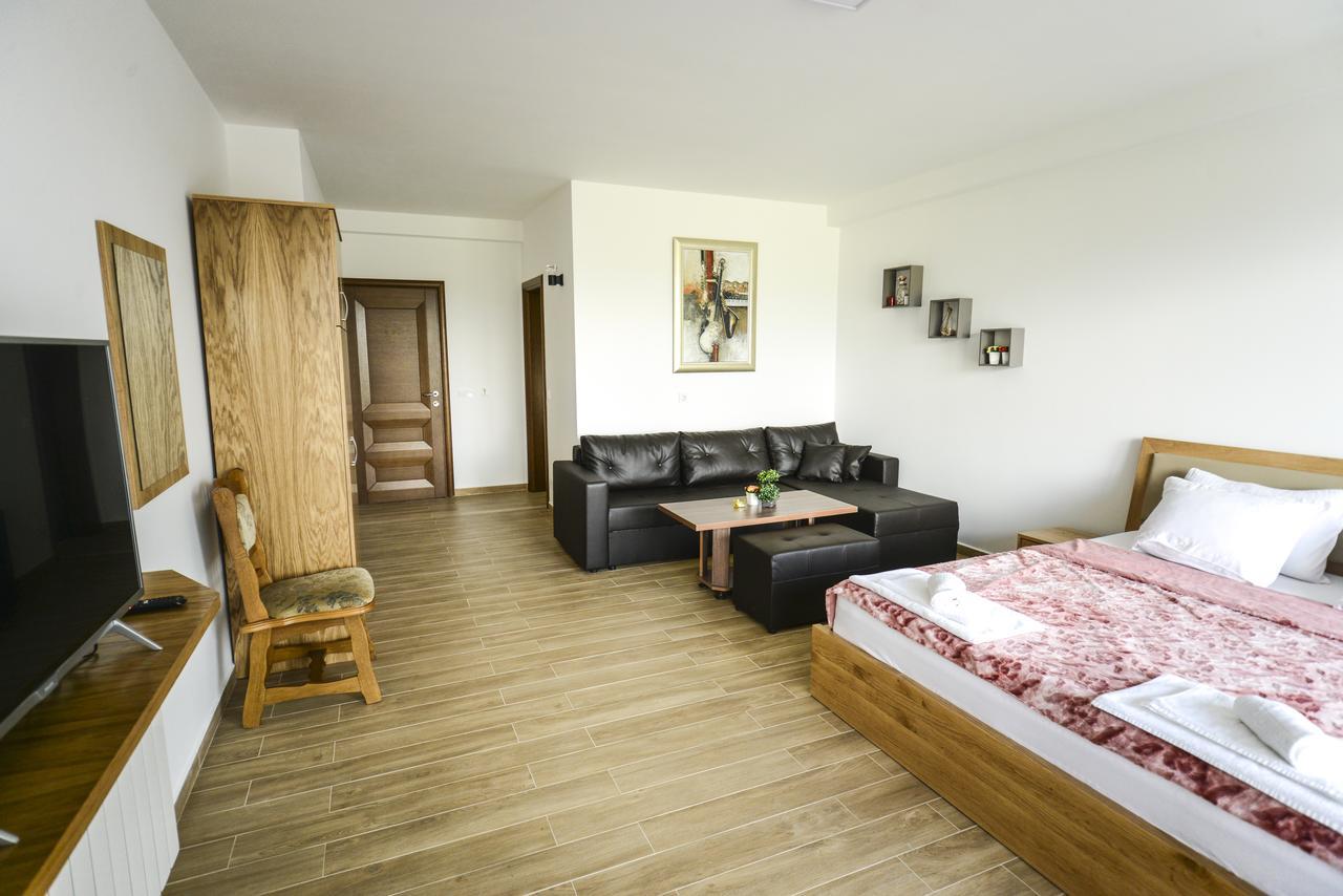 Papa Apartments Berovo Buitenkant foto
